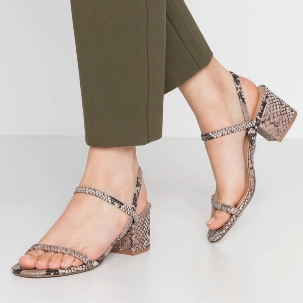 Steve Madden Inessa Snake Block Heel Sandal Size 9.5